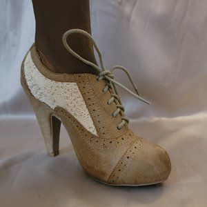 Not Rated Ankle Bootie Size 6